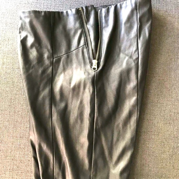 Topshop faux leather stretchy skinny jeans. Size US 2. - Picture 6 of 8